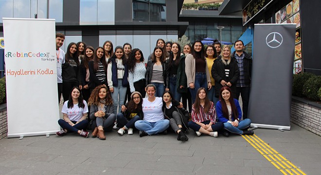 Mercedes-Benz Türk’ün Yıldız Kızları Kodlama Eğitimi Aldılar