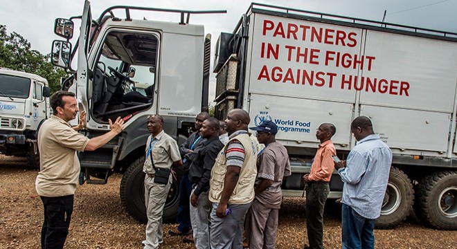 RENAULT TRUCKS RENEWS ITS COMMITMENT TO THE WORLD FOOD PROGRAMME