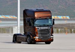 SCANIA, “BLACK AMBER” İLE GELECEĞİN ÇİZGİLERİNİ BELİRLİYOR